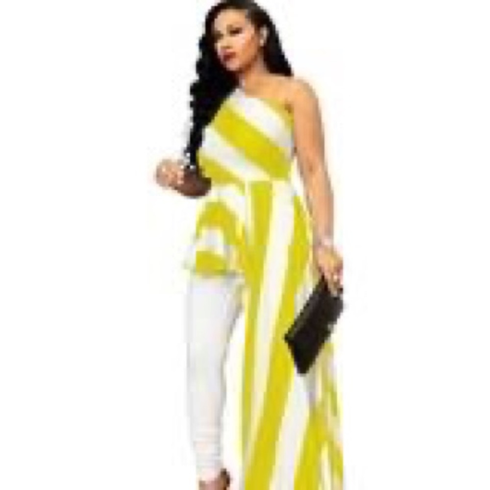 A stunning one shoulder yellow and white dress 👗